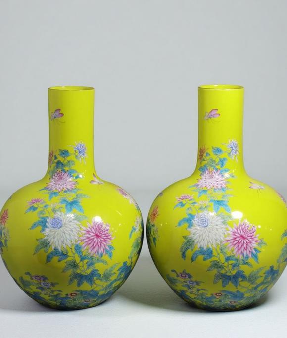 東京蕓術(shù)|2026東京蕓術(shù)競売春季藝術(shù)品拍賣會清雍正  黃地粉彩菊花蝴蝶紋天球瓶