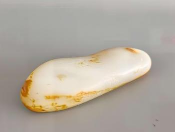 白玉帶皮原石擺件