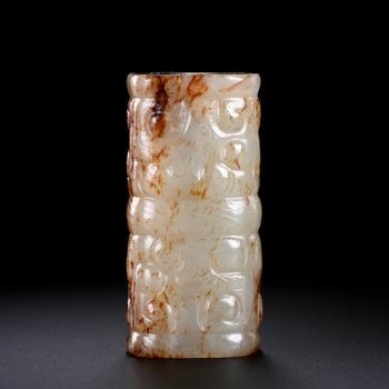 White marble with Qin color and animal face pattern | 漢 白玉沁色獸面紋勒子
