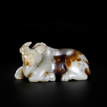 Minghetian Baiyu Shouqin Woniu | 明 和田白玉受沁臥牛