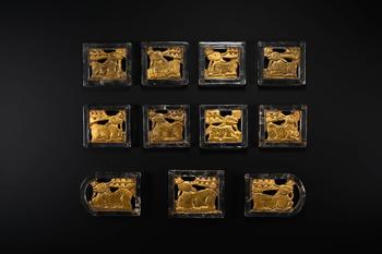 Eleven-piece set with square pattern of Han and Rui animals. | 漢 鏨瑞獸紋方形帶銙十一件成套