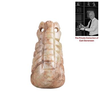 A CHINESE ARCHAIC JADE INSECT PENDANT