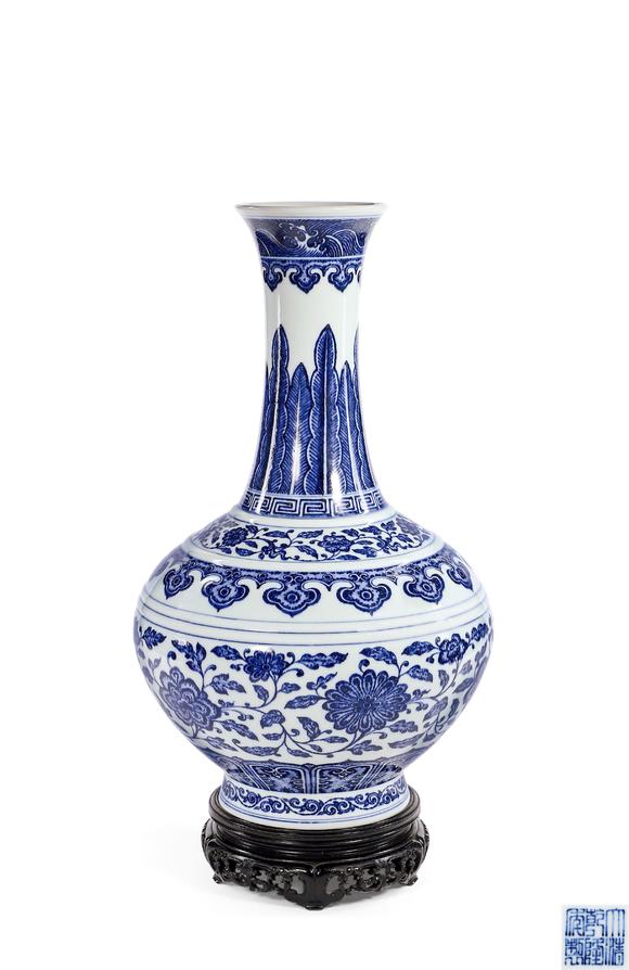 華藝國(guó)際|華藝2026春季拍賣(mài)會(huì)清乾隆  青花纏枝蓮紋賞瓶（配座）