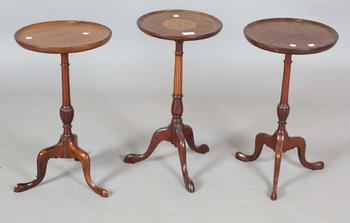 An Edwardian mahogany and foliate inlaid tripod wine table, height 53cm, diameter 28cm, together with a pair of 20th century mahogany tripod wine tabl