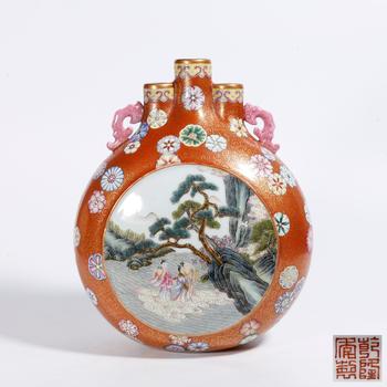 珊瑚紅地開窗粉彩人物紋三管瓶