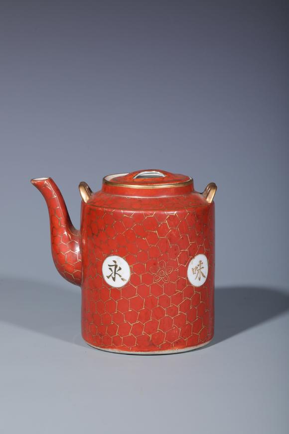 SEAVIEW AUCTIONS PTY LTDFine Chinese antique  20th  century coral red glaze golden water pot 