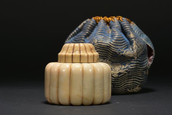三杉美術(shù)壽山石水盂