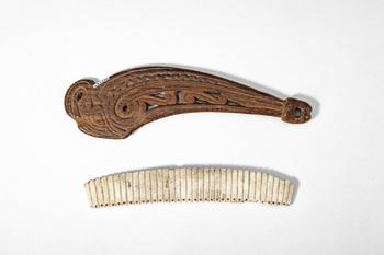 Ca. 19th century AD. >
A pairing of two objects from the Pacific, each reflecting a different dim
