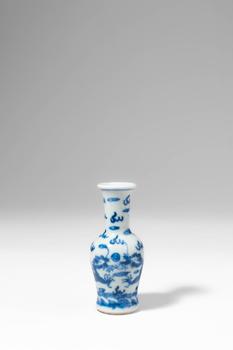 Qing Dynasty, Ca. AD 1644 - 1912. >
A porcelain snuff bottle of baluster form, rising from a neat