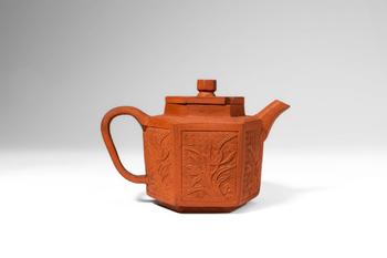Kangxi Period, Qing Dynasty, Ca. AD 1661 - 1722. >
A Yixing stoneware teapot of hexagonal section
