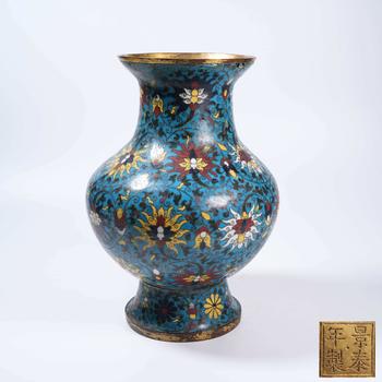 銅胎掐絲琺瑯纏枝花卉紋尊