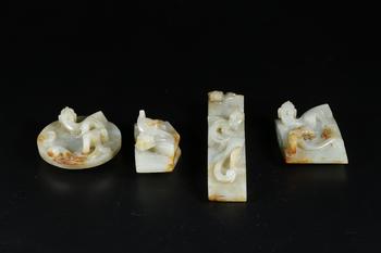 和田玉雕劍飾（一套）