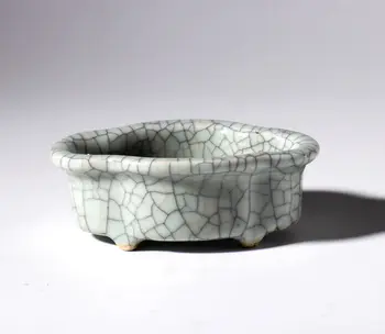 Small porcelain bowl with a crackled celadon glaze. China, 20th century.