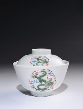 清 團(tuán)龍紋蓋碗