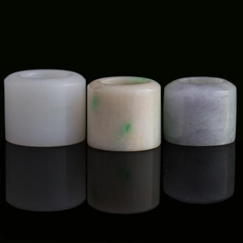 清代 翡翠扳指三個  Three Chinese jadeite archer's rings