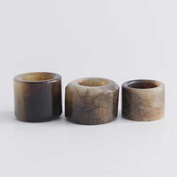 清代 玉扳指三個  Three Chinese jade archer's rings