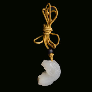 十九世紀(jì) 白玉雕臥牛掛墜  A Chinese carved white jade pendant of a recumbent ox