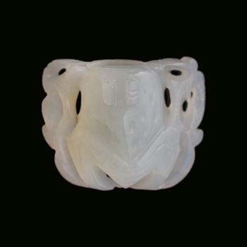 十九世紀 白玉雕蛙掛墜  A Chinese carved white jade pendant of a frog