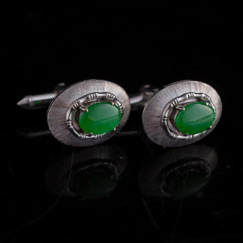 金屬鑲翡翠袖扣一對  A pair of Chinese jadeite-set white metal cufflinks