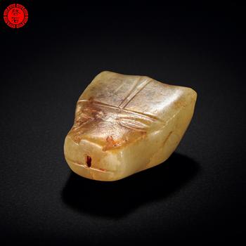 明 牛首形佩