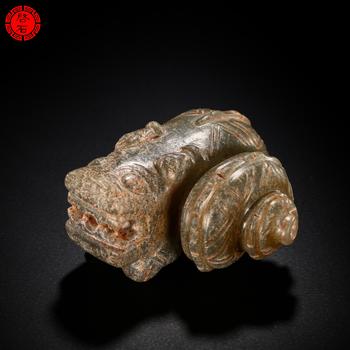 明 圓雕卷尾龍