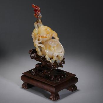 清代，瑪瑙花卉鼻煙壺