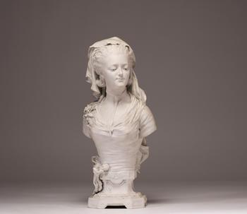 Maurice De Gheest (XIXe–XXe), buste de jeune fille en biscuit
Sculpture en biscuit représentant une jeune fille voilée au traitement délicat des dra