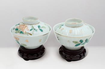 同治  粉彩花卉花口蓋杯一對(duì)