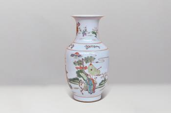 晚清  粉彩人物紋瓶