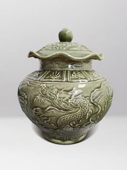 明  龍泉青釉龍紋蓋罐
