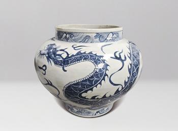 明  青花雲(yún)龍紋大罐