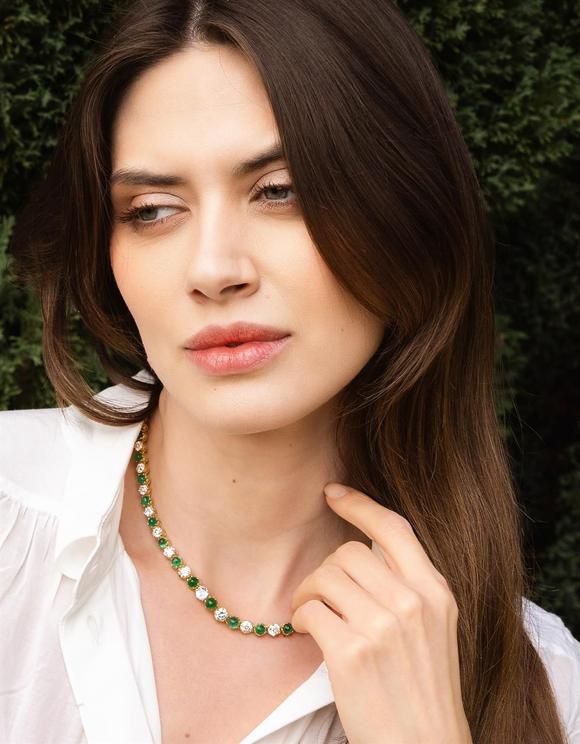 DreweattsAN EMERALD AND DIAMOND LINE NECKLACE