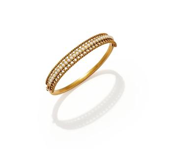 AN EARLY 20TH CENTURY HALF PEARL BANGLE