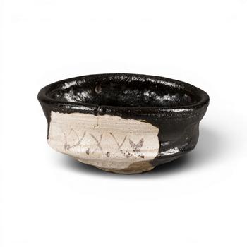 EINE GROSSE KURO-ORIBE-TEESCHALE (CHAWAN)