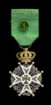 Portugal, Ordre de Saint-Beno?t d'Aviz, croix d'Officier en vermeil, or (centres) et émail, modèle militaire, diam. 4 cm