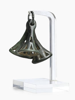 3 grelots/clochettes ajourées en bronze, Luristan, fin IIe - début Ier millénaire av. J.-C., h. 6 cm (la plus grande clochette)