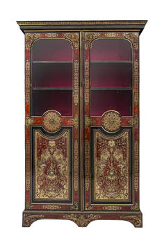 Bibliothèque d'époque Louis XIV, en marqueterie d'écaille rouge, nacre et laiton, riche ornementation de bronze doré, 233x146x52 cm