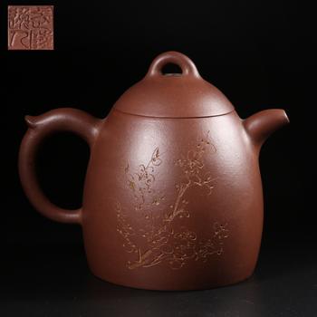 紫砂執(zhí)壺一把