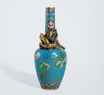 清 銅胎掐絲琺瑯荷塘清趣盤龍瓶