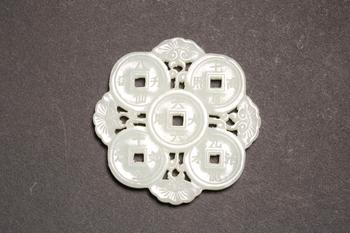 白玉吉祥花錢珮