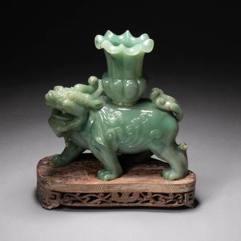 清 玉雕瑞獸馱花插置物