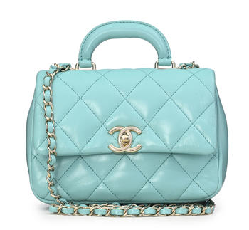 Chanel, sac à rabat Mini Coco Trip en cuir d'agneau turquoise brillant, housse, 14x18 cm