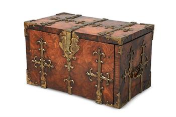 Y A WILLIAM & MARY WALNUT OYSTER, ROSEWOOD AND GILT METAL MOUNTED COFFRE FRONT OR STRONGBOX