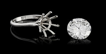 Un diamant taille brillant sur papier de 5.19 carats, avec sa monture solitaire en or gris 750