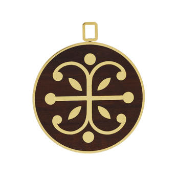 Van Cleef & Arpels, pendentif circulaire années 1970 or 750 et bois d'amourette décoré du signe du zodiaque du Poisson