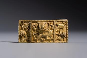 A Chinese gilt-bronze 'Dragon' belt buckle, 19th C.