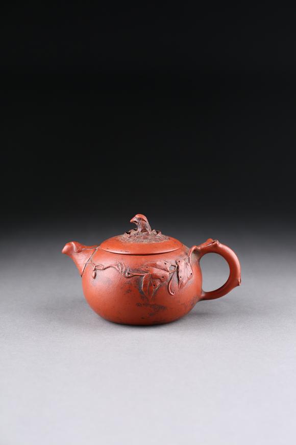 萬領(lǐng)國(guó)際紫砂鳥首藤葉壺