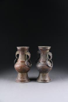 銅雙獸耳活環(huán)瓶一對(duì)