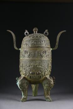 象鼻三足帶蓋青銅鼎