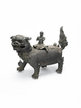 明 銅胡人騎獅獻(xiàn)寶香薰